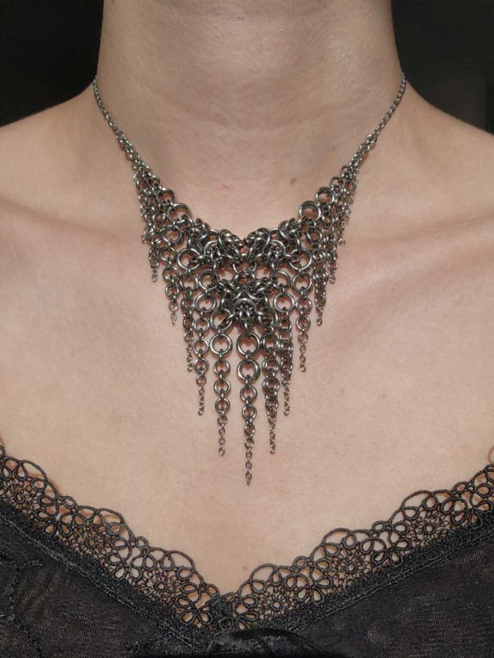Gothic silver statement necklace with a V shape - Picture 6 of 8